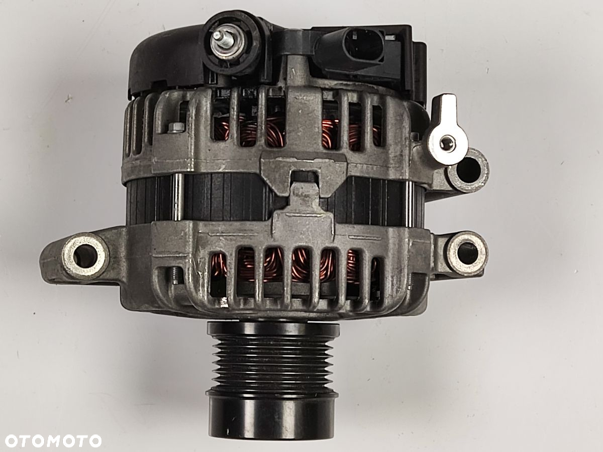 TOYOTA YARIS 1.5i od 2019r Alternator - 3