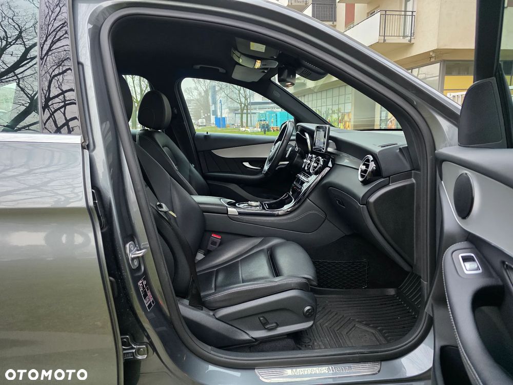 Mercedes-Benz GLC 250 4Matic 9G-TRONIC AMG Line - 35