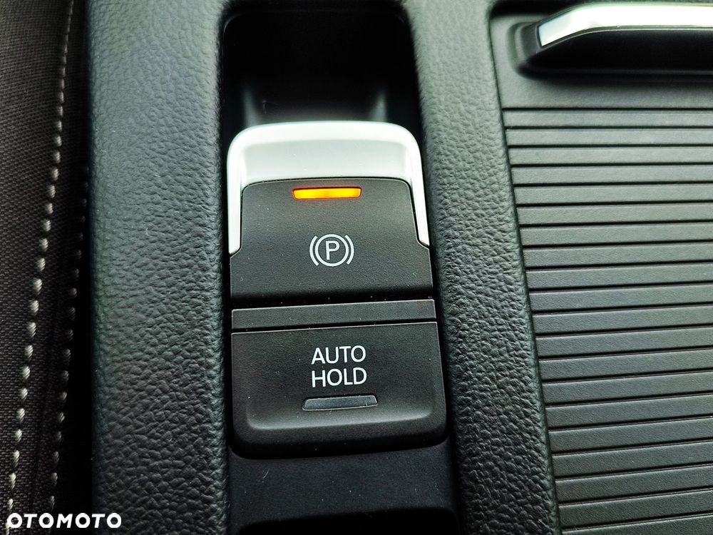 Volkswagen Passat 2.0 TDI (BlueMotion Technology) Highline - 25