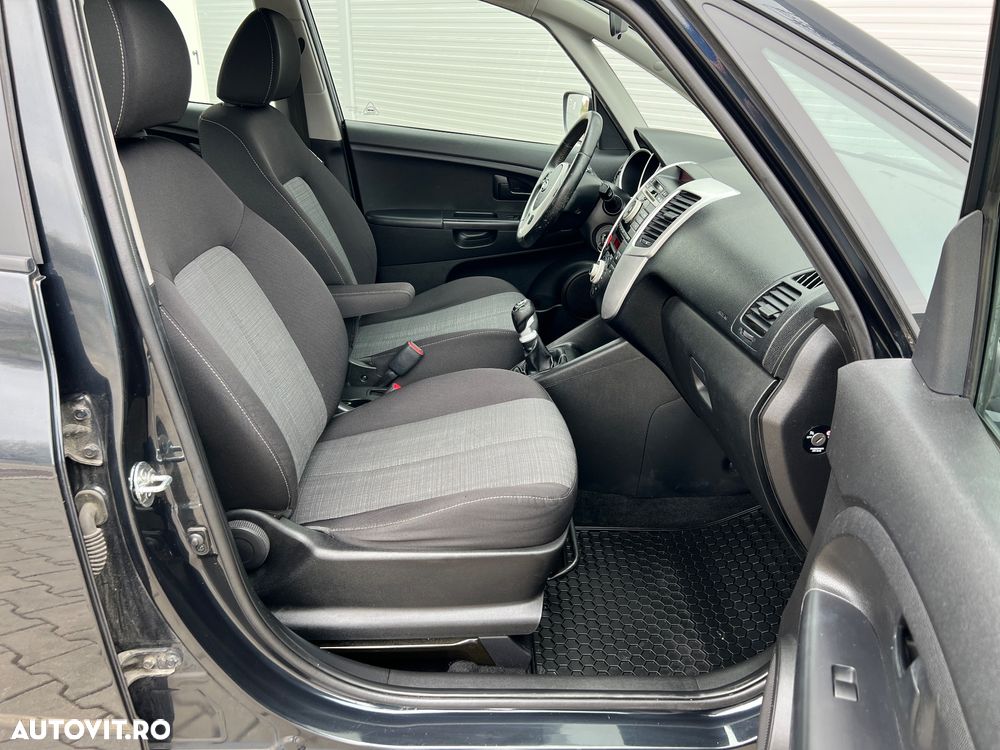 Kia Venga 1.6 CRDi 128 Black Collection - 10
