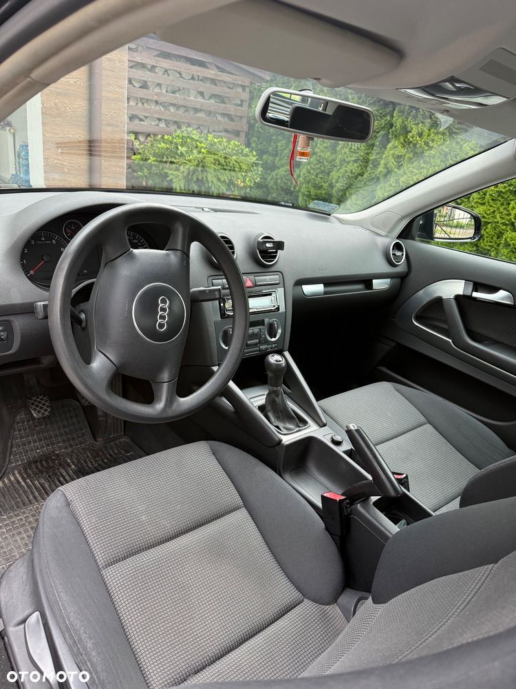 Audi A3 3-drzwiowe 1.6 FSI Ambiente - 4