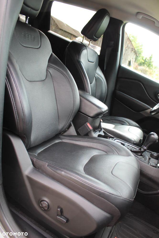 Jeep Cherokee - 22