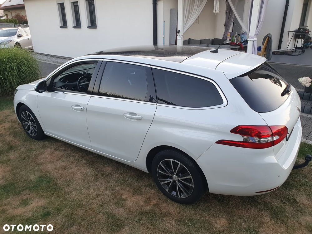 Peugeot 308 1.6 BlueHDi Allure S&S - 15