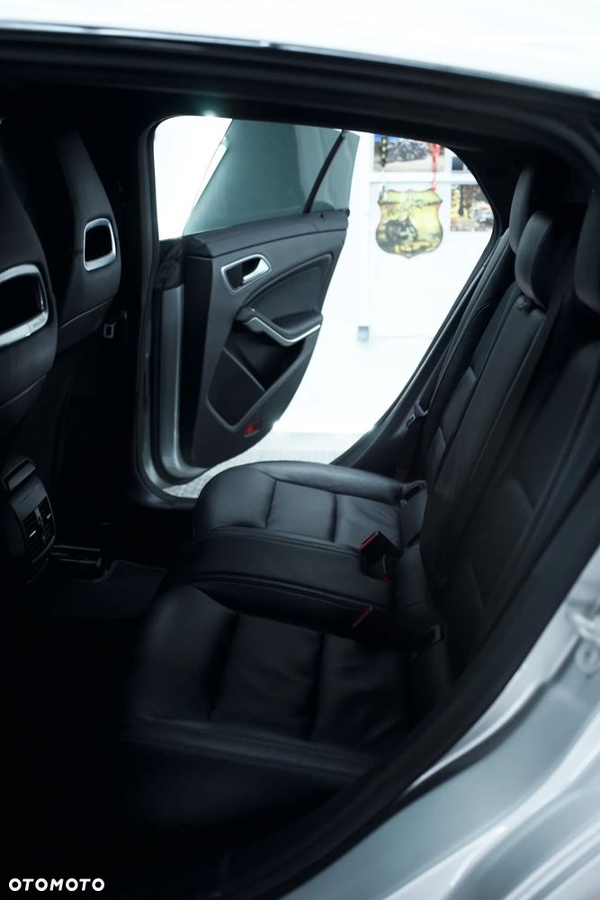 Mercedes-Benz CLA 250 4Matic 7G-DCT Sport - 9