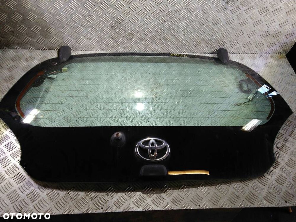 KLAPA BAGAŻNIKA SZYBA TOYOTA AYGO - 1