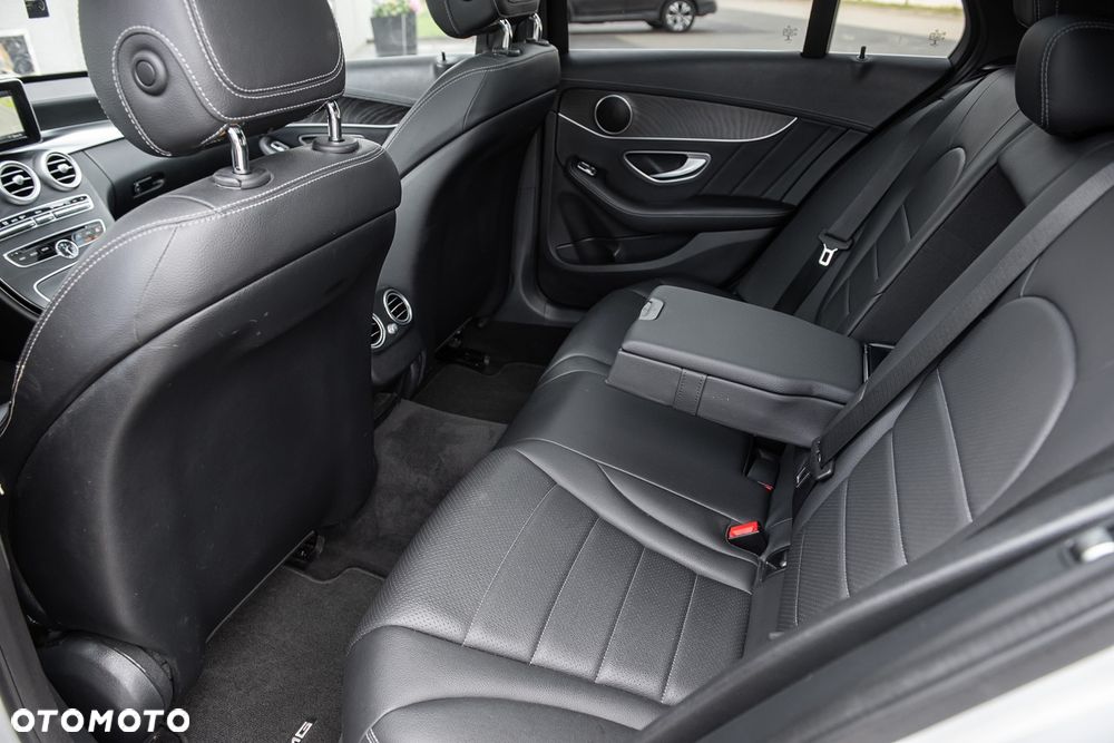 Mercedes-Benz Klasa C 400 4Matic 7G-TRONIC AMG Line - 28