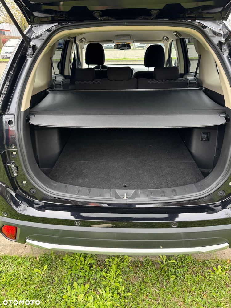 Mitsubishi Outlander 2.0 Intense + Navi 4WD CVT - 9