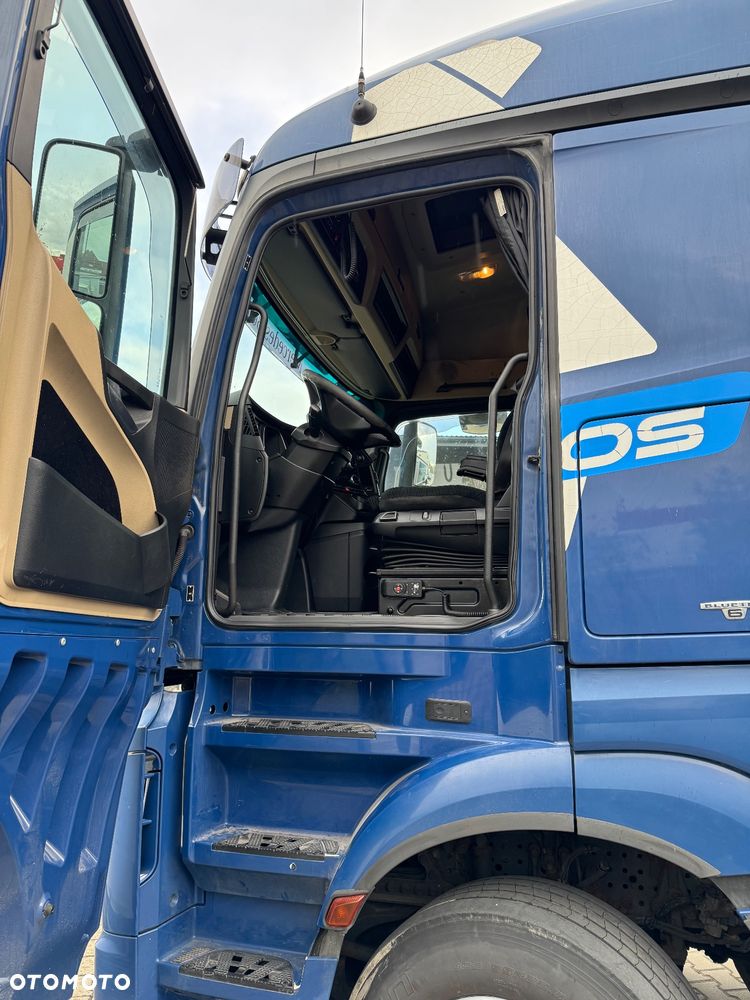 Mercedes-Benz Actros - 7
