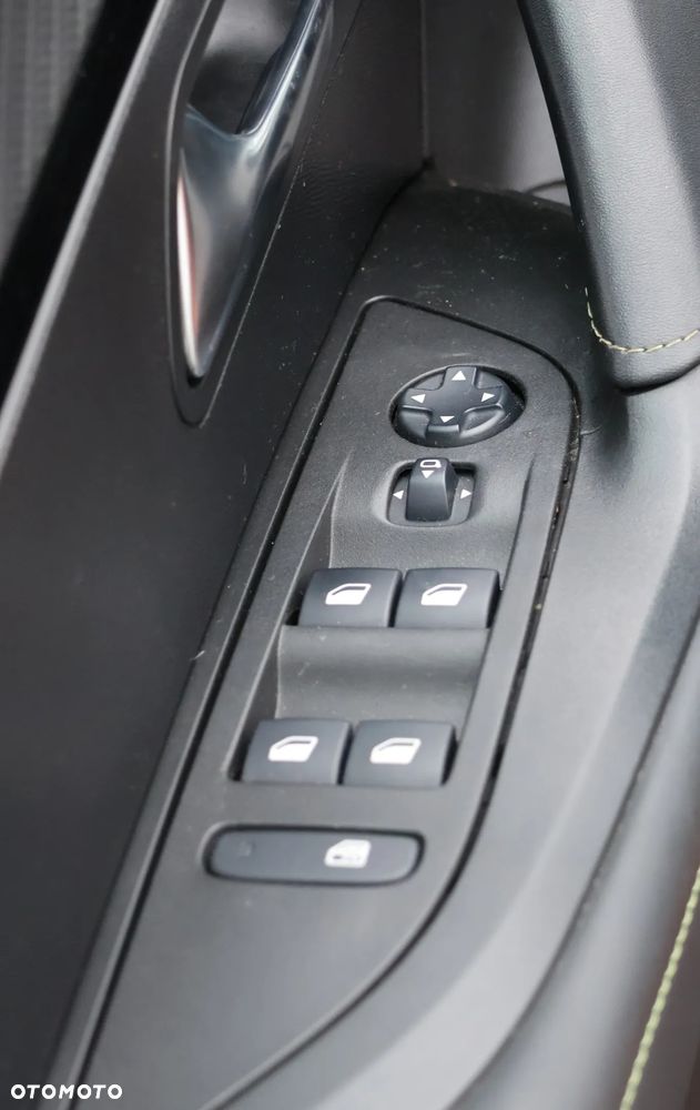 Peugeot 2008 1.2 PureTech GT Line S&S - 15