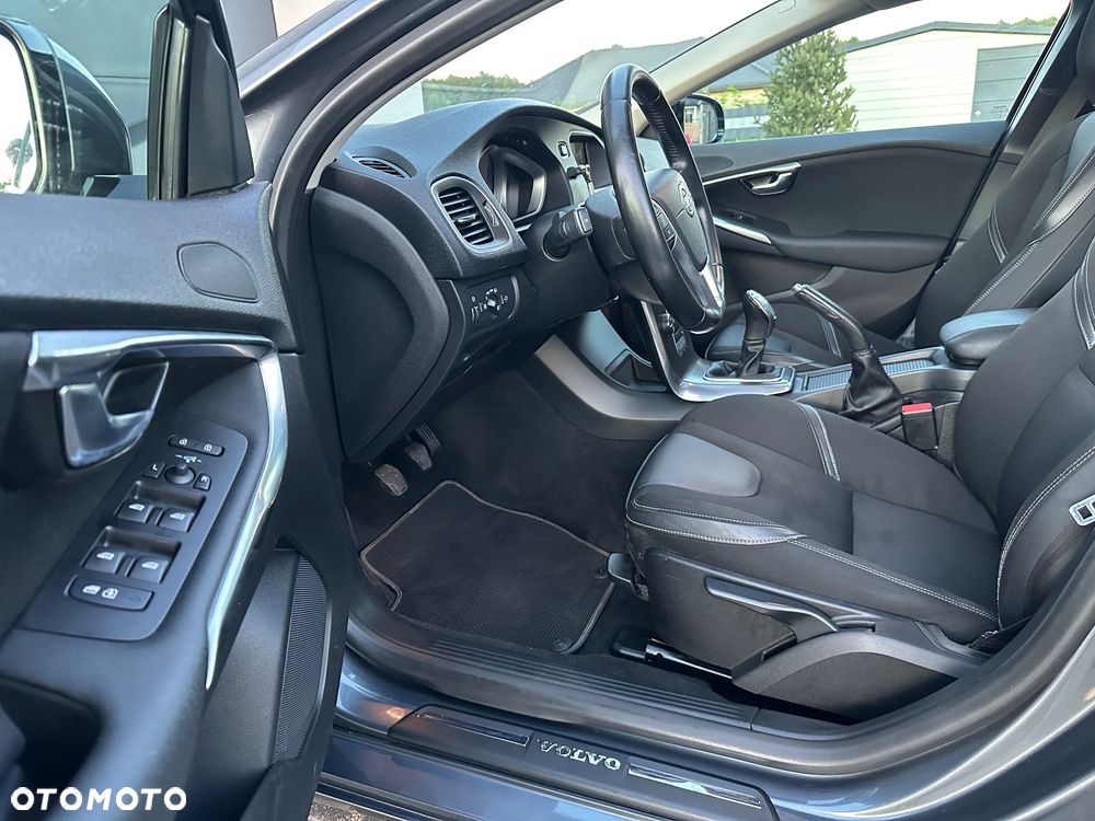 Volvo V40 D2 Momentum - 9