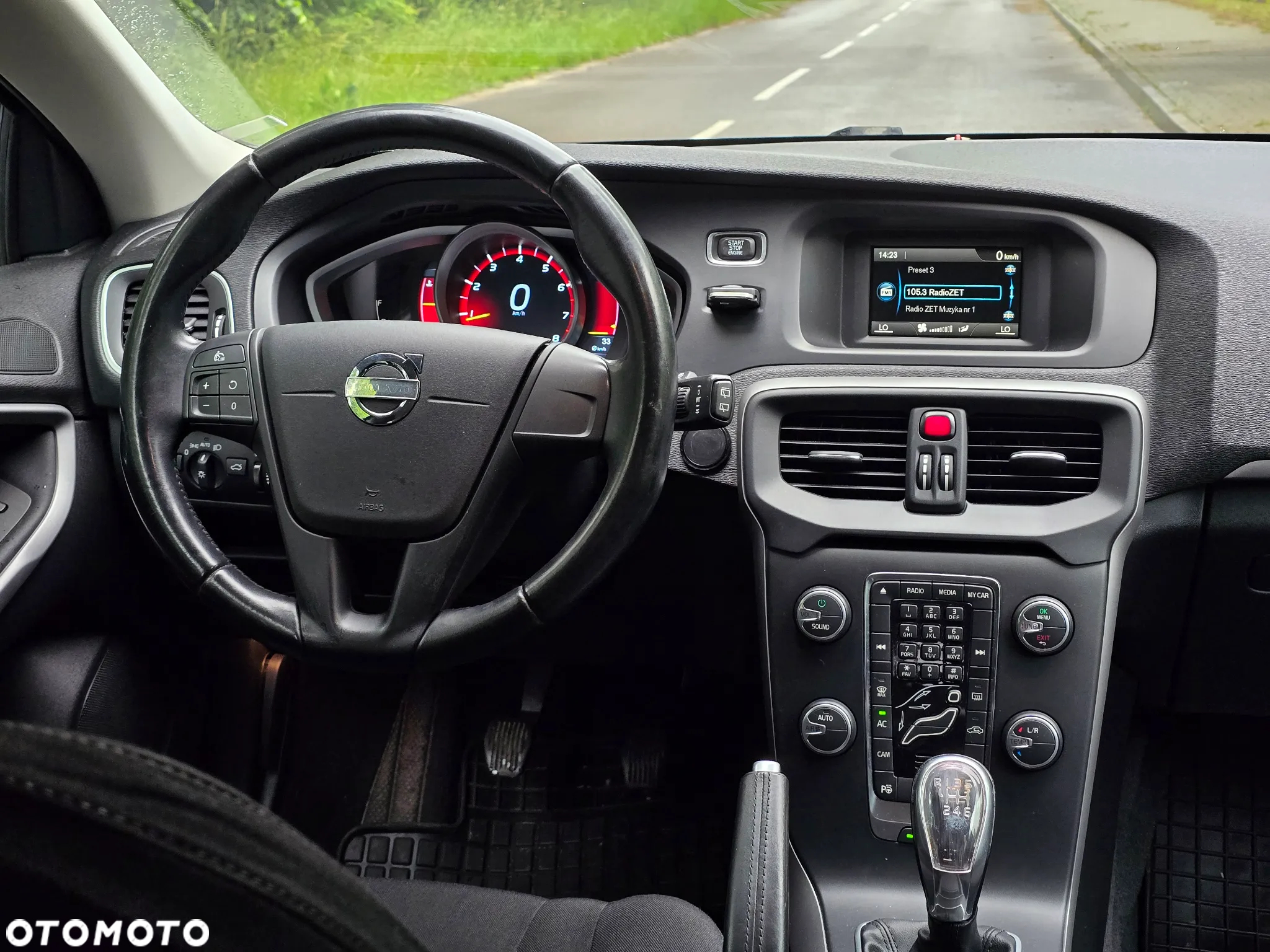 Volvo V40 T3 Momentum - 26