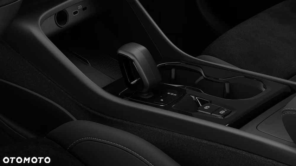 Volvo XC 40 B4 Plus Black Edition - 9