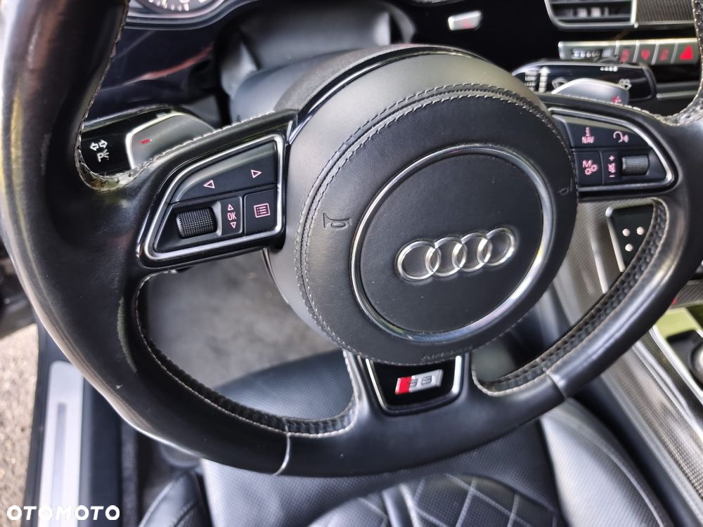 Audi S8 - 32