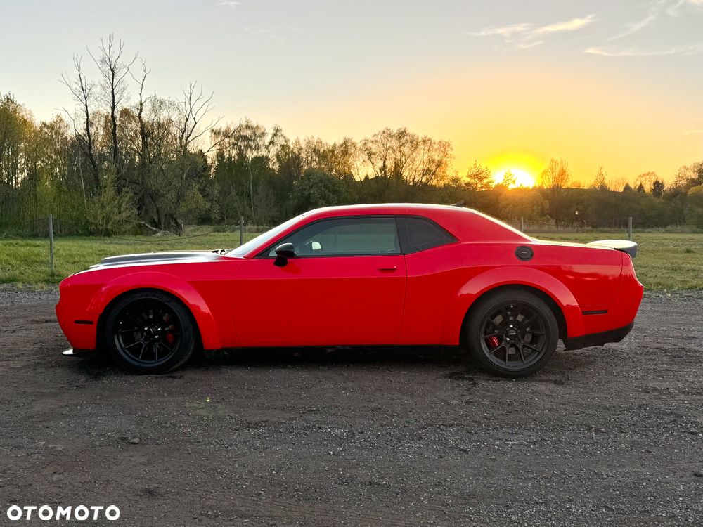 Dodge Challenger - 17