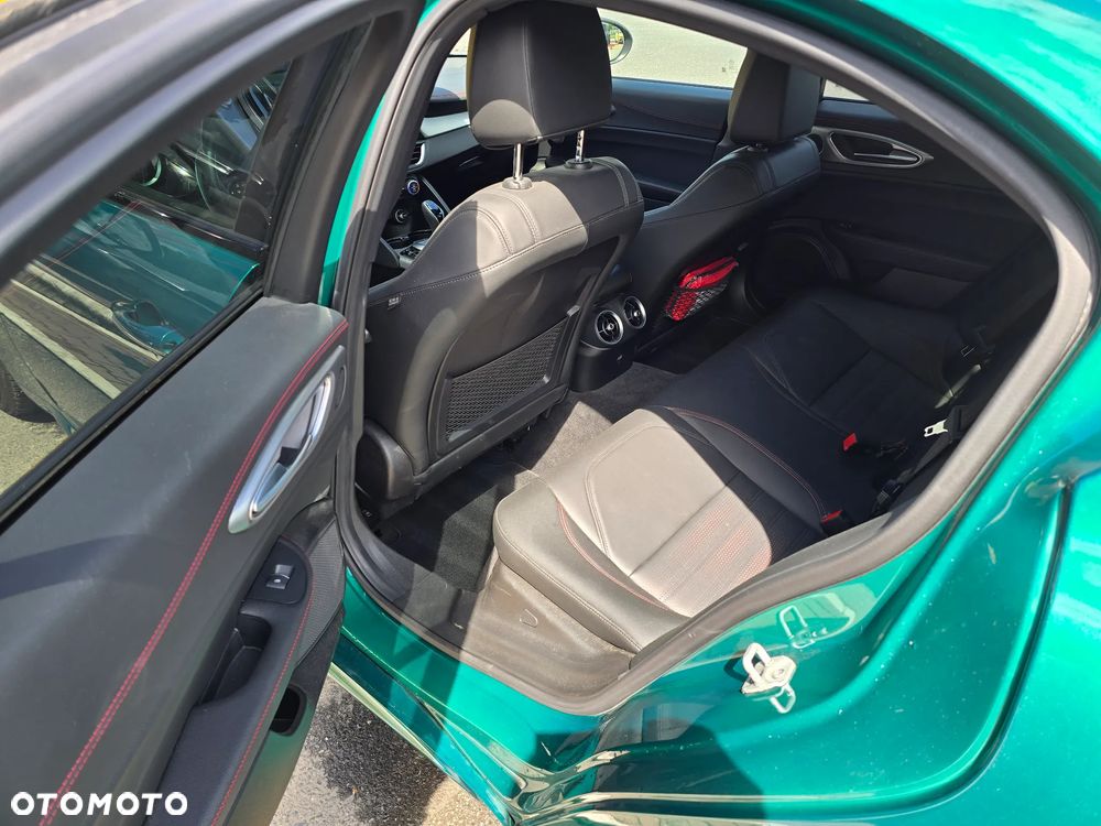 Alfa Romeo Giulia 2.0 Turbo Tributo Italiano Q4 - 15
