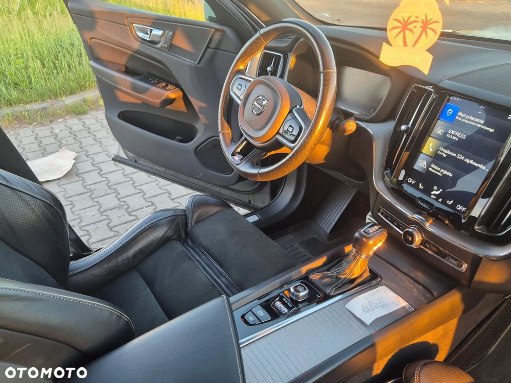 Volvo XC 60 T4 R-Design - 6