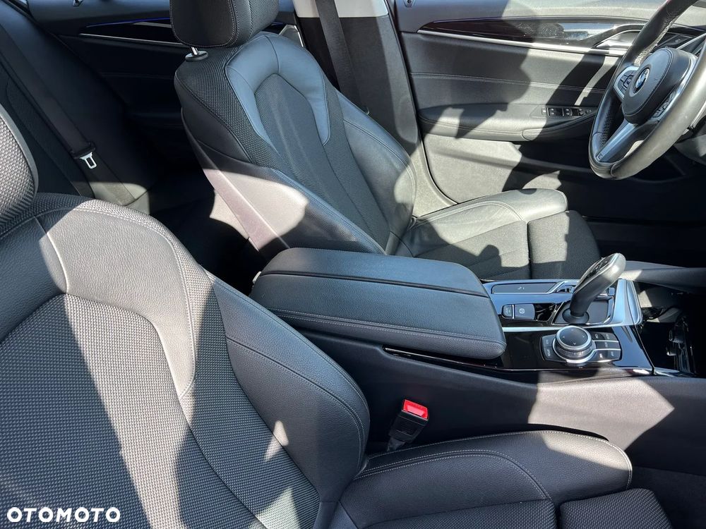 BMW Seria 5 520d Sport Line - 32