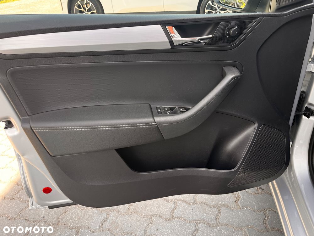 Skoda RAPID 1.0 TSI Drive DSG - 23