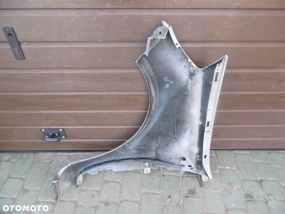 Błotnik prawy Renault CLIO 3 ted 69  nr195 - 2