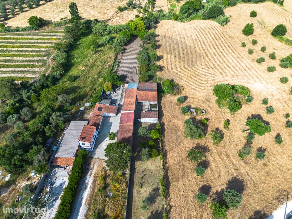 Terreno vedado com benfeitoria - Grande imagem: 3/9