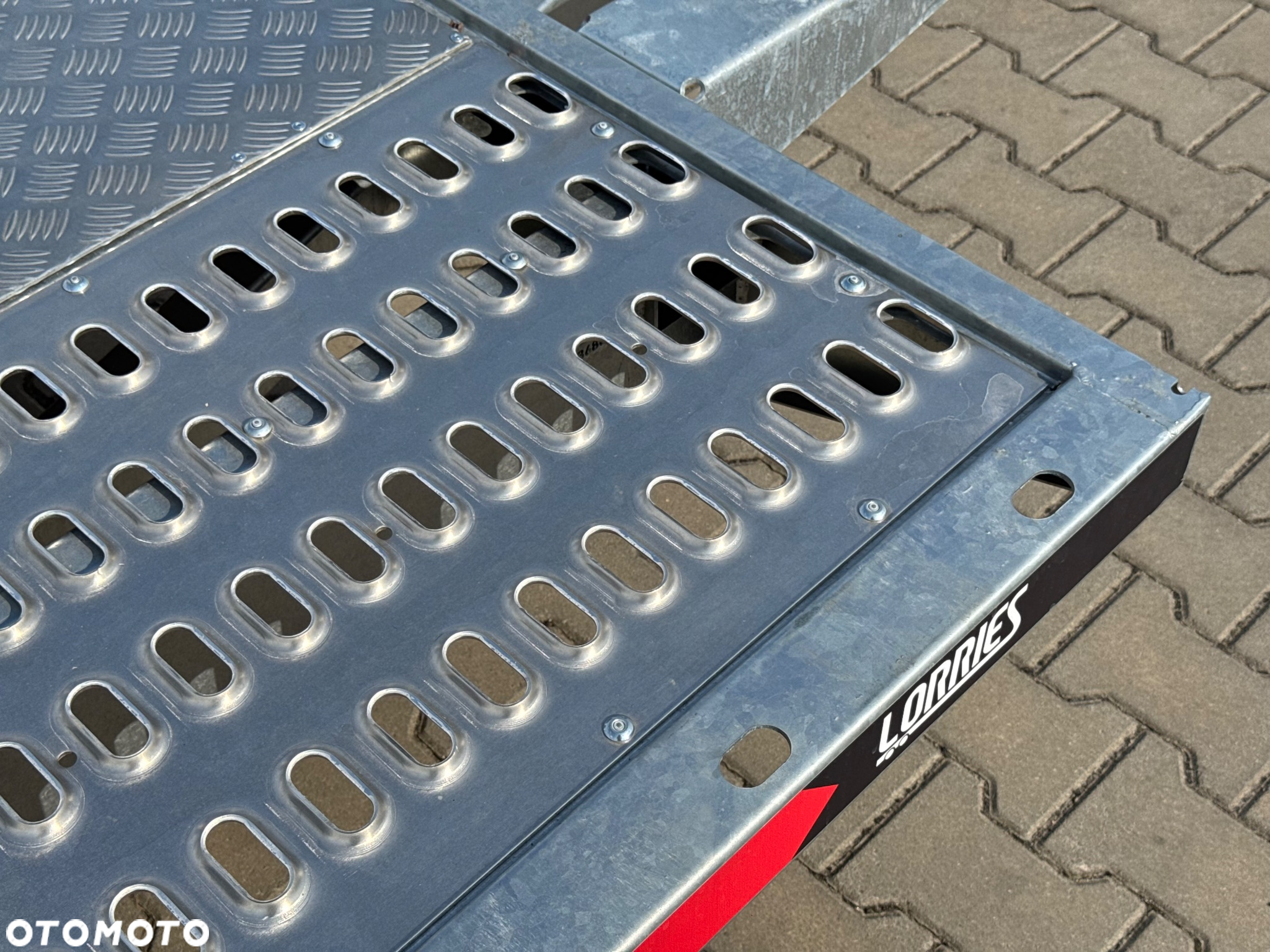 Lorries PL35-8521 laweta na dwa auta 3500kg wypełnienie podłogi ALU 3 osie - 12
