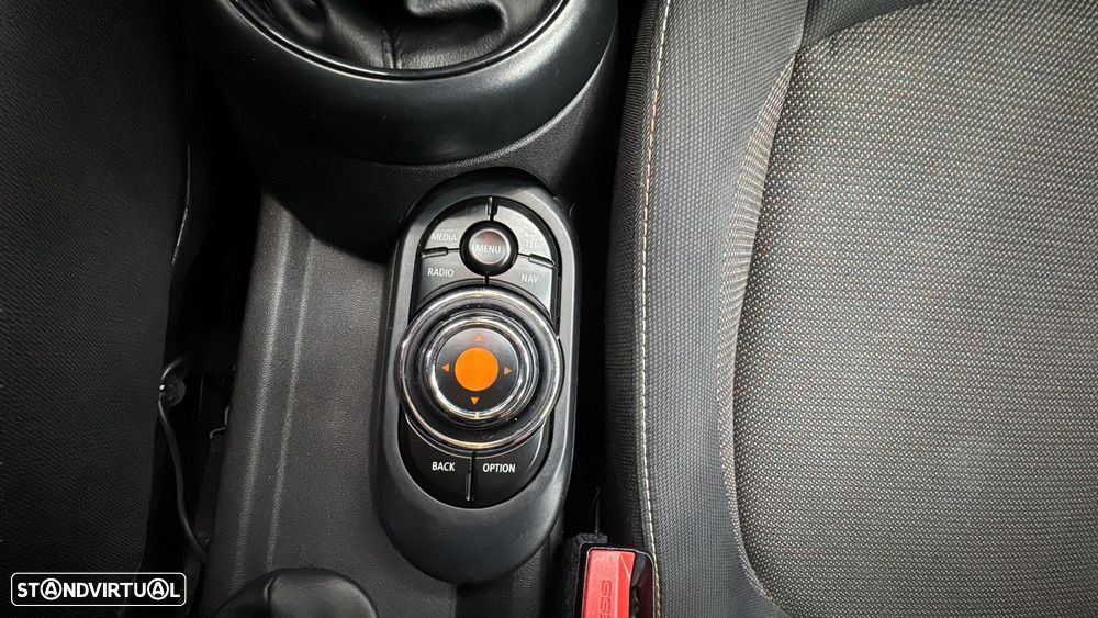 MINI 3 Portas One D - 18