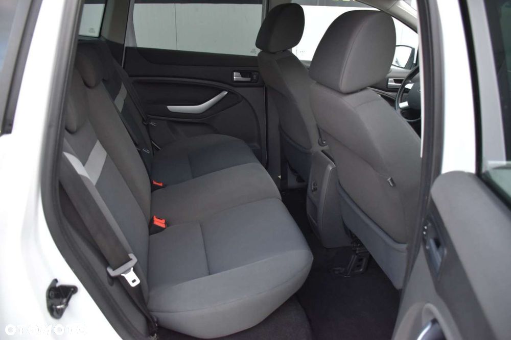 Ford Kuga 2.0 TDCi 2x4 Titanium - 7