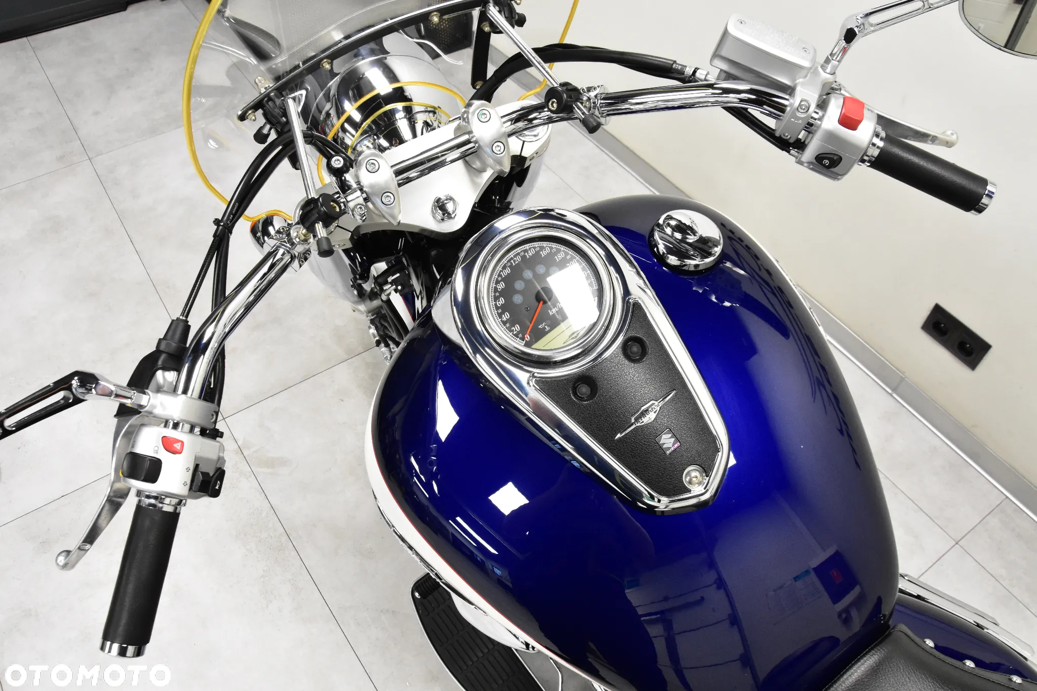 Suzuki Intruder - 21