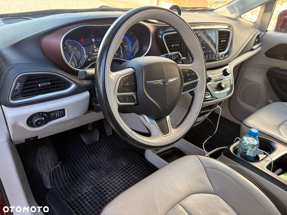 Chrysler Pacifica - 32