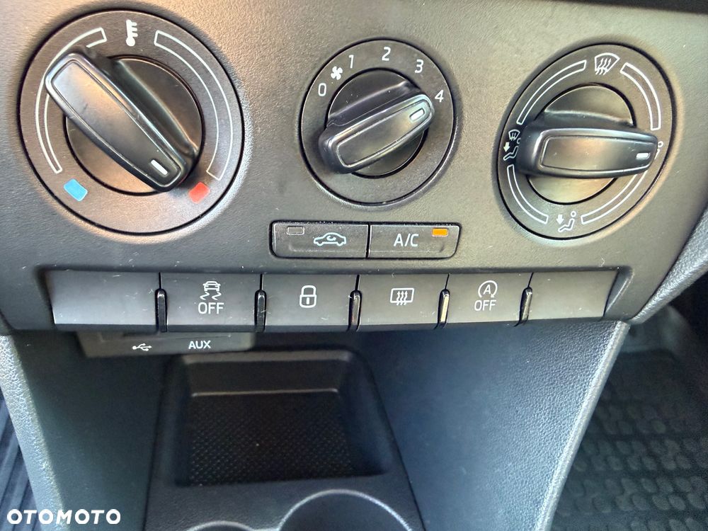 Skoda RAPID 1.2 TSI Ambition - 10