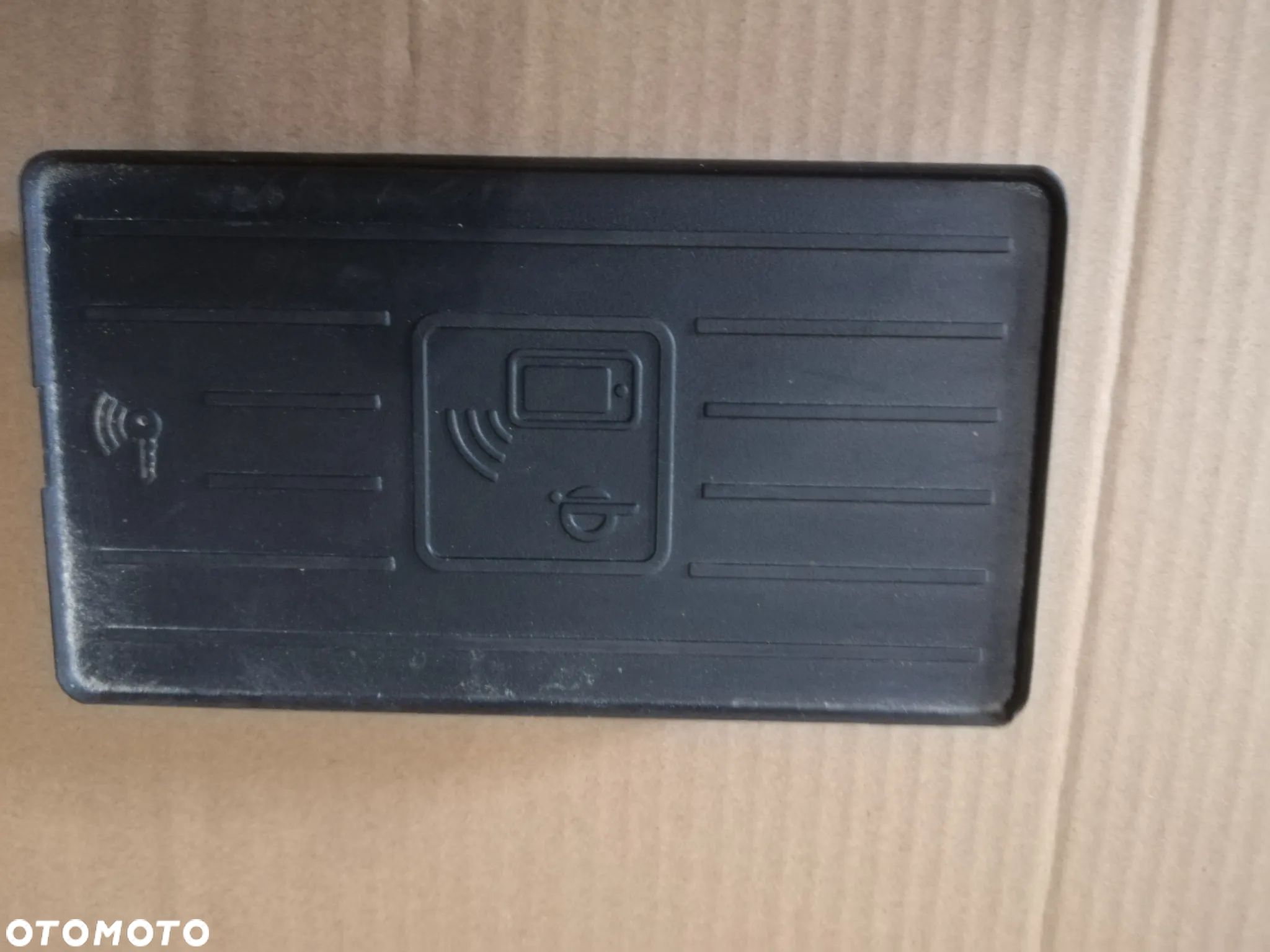 AUDI A4 B9 A5 LADOWARKA INDUKCYJNA WZMACNIACZ SYGNALU 8W0035502B - 1