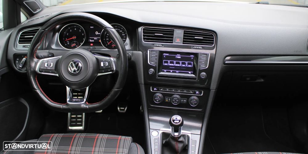 VW Golf GTI Performance BlueMotion - 29