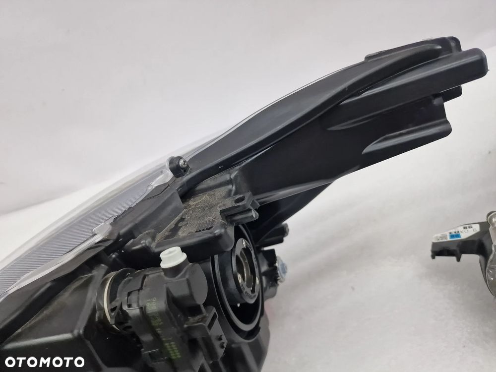 TOYOTA YARIS IV 19- LEWA / PRAWA ZWYKŁA SOCZEWKA LAMPA PRZEDNIA PRZÓD , NR KOITO K0-6 , NR AUKCJI LA47 - 15