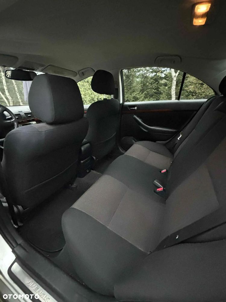 Toyota Avensis - 13