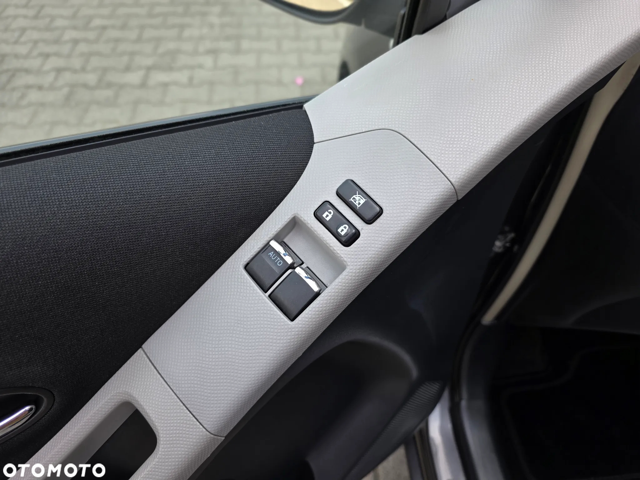 Toyota Yaris - 15