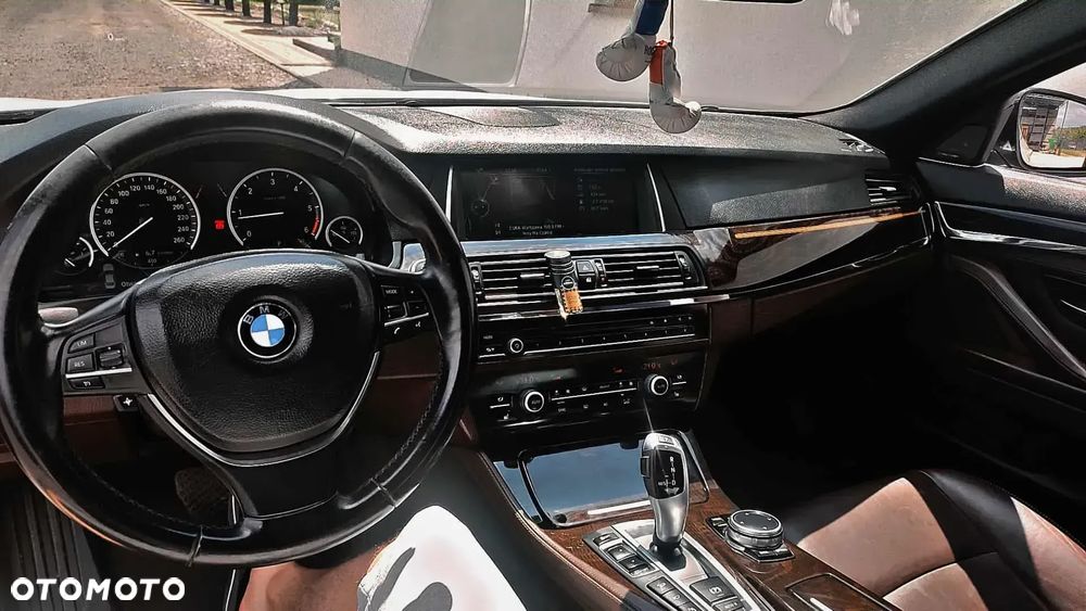 BMW Seria 5 525d xDrive Luxury Line - 9