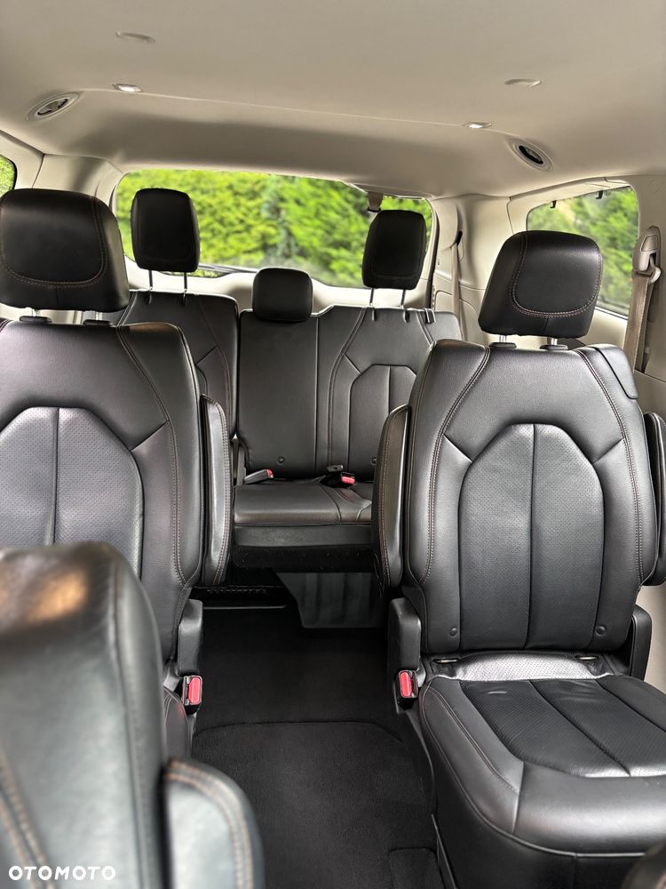 Chrysler Pacifica - 10