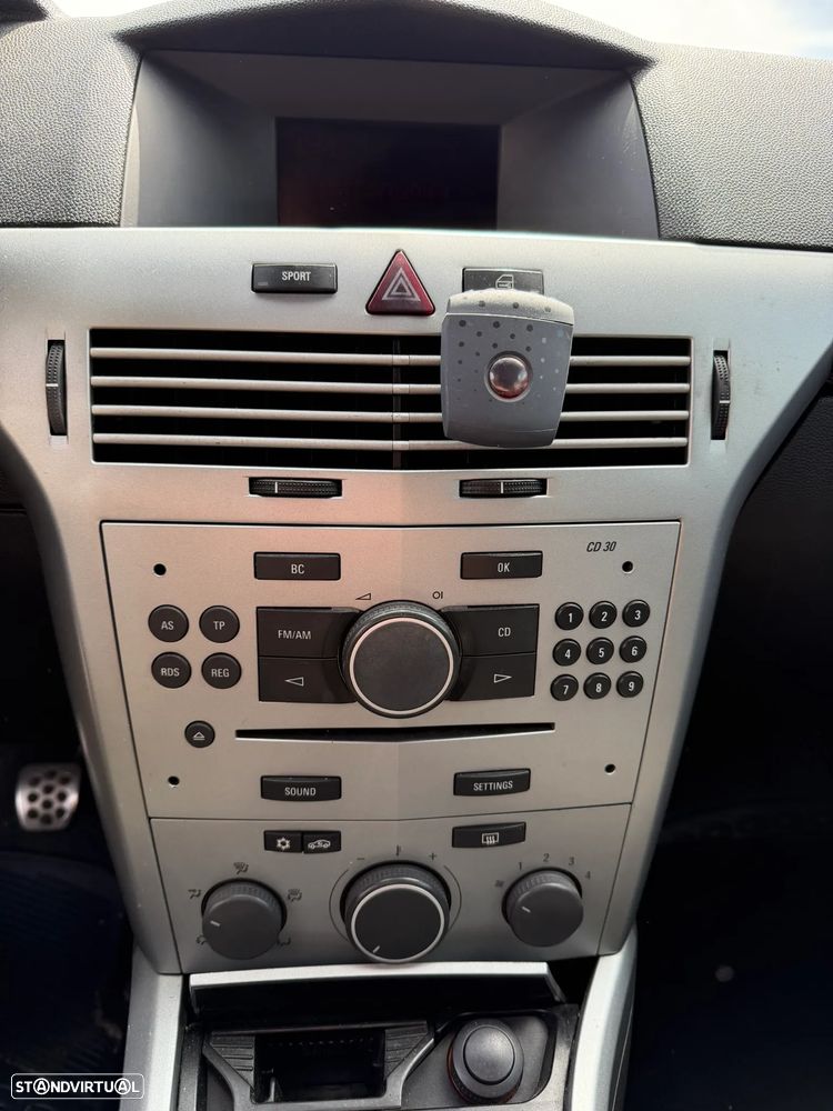 Opel Astra GTC 1.9 CDTI - 8