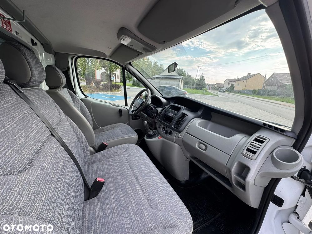 Renault TRAFIC L2H1 LONG Długi Furgon 3os. Serwis Hak Super Stan NISKI PRZEBIEG - 9