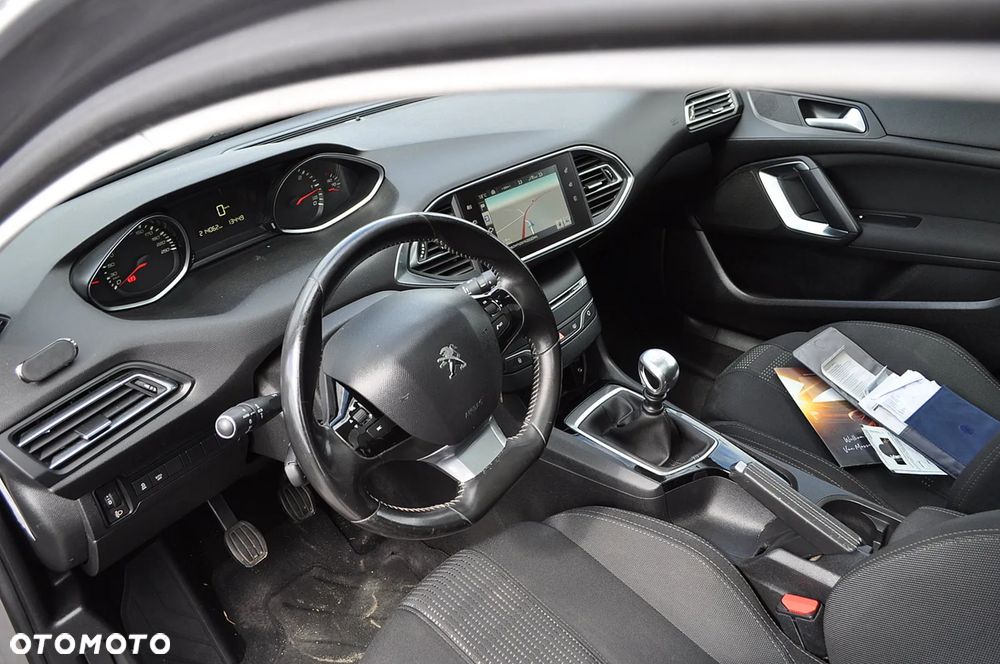 Peugeot 308 1.6 BlueHDi Allure S&S - 22