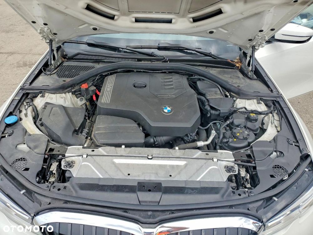 BMW Seria 3 330i xDrive Sport Line - 11