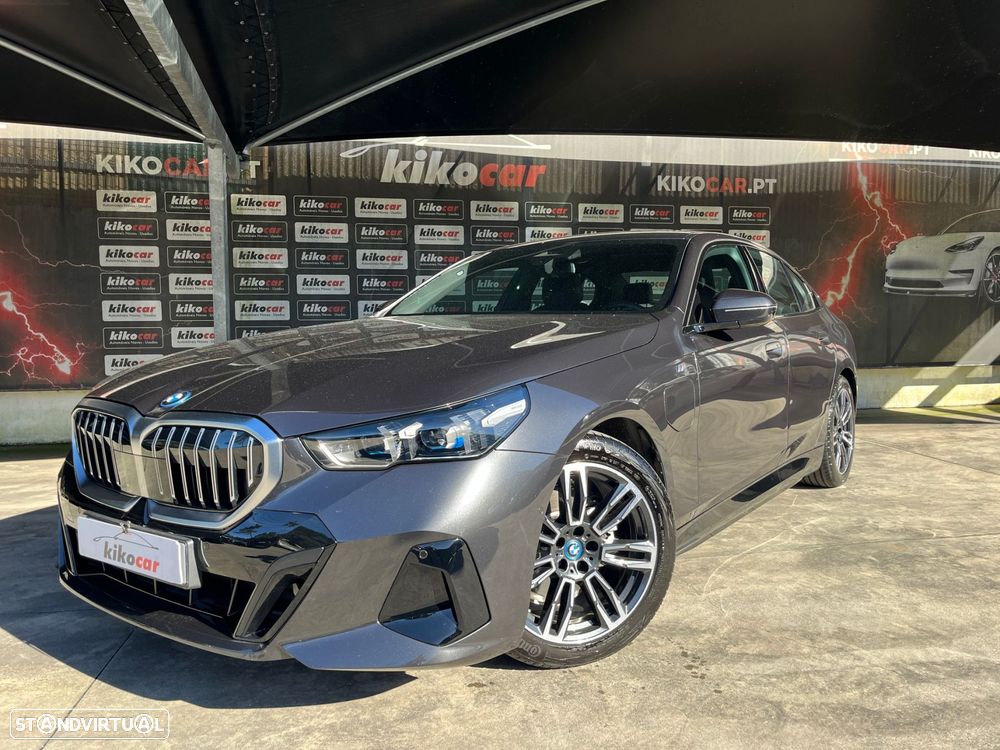 BMW 530 e Pack Desportivo M - 1