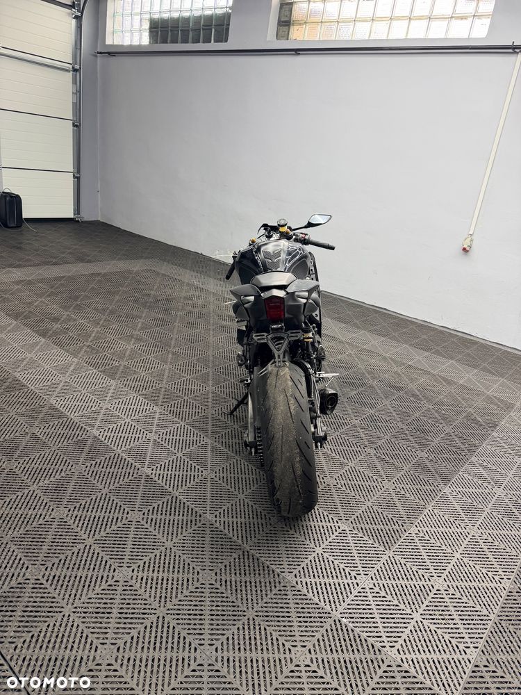 Yamaha R7 - 4