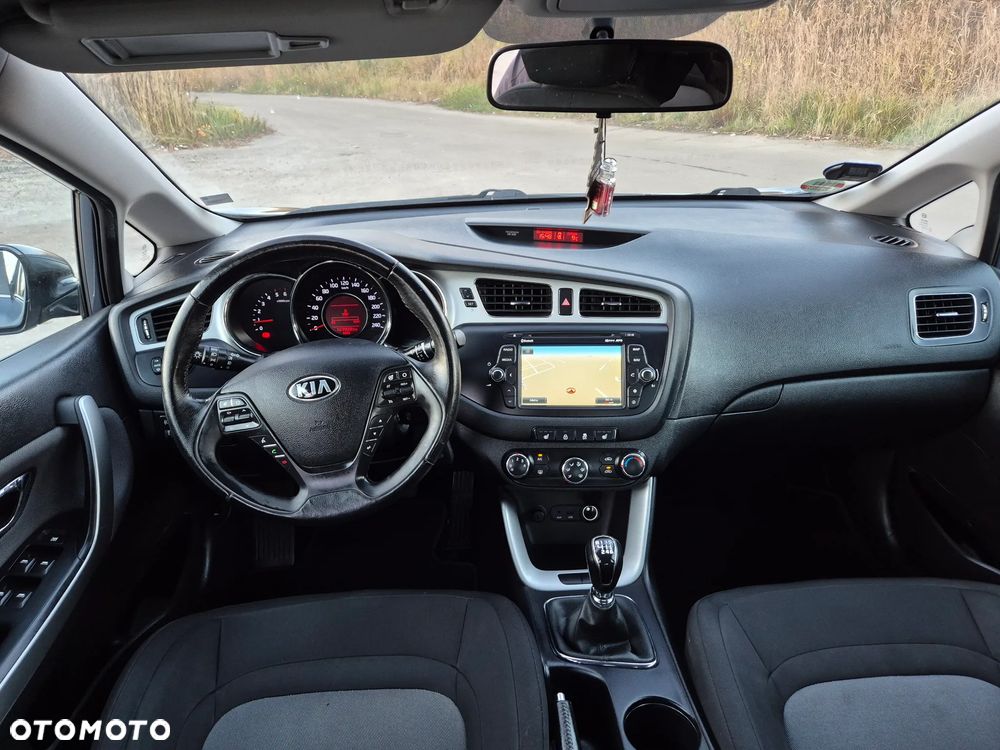 Kia Ceed 1.6 CRDi 128 Dream-Team Edition - 22