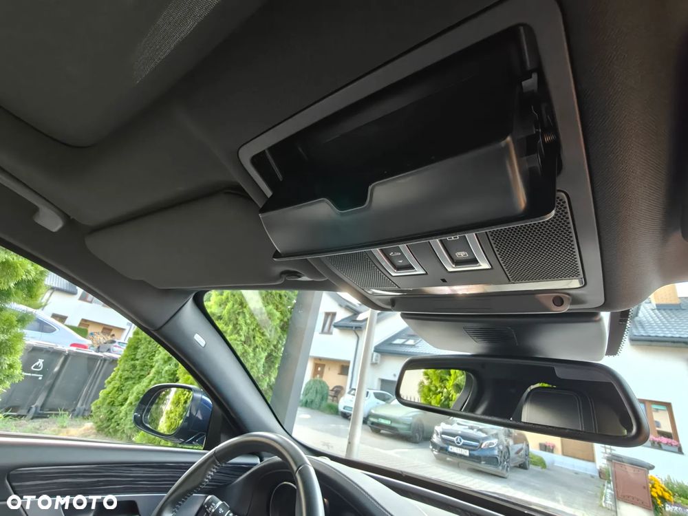 Jaguar XF 2.0 i4D R-Sport - 34