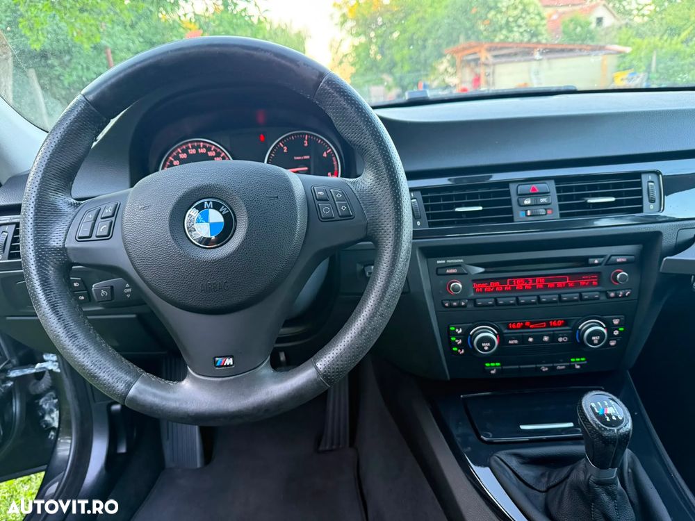 BMW Seria 3 320d xDrive DPF - 12