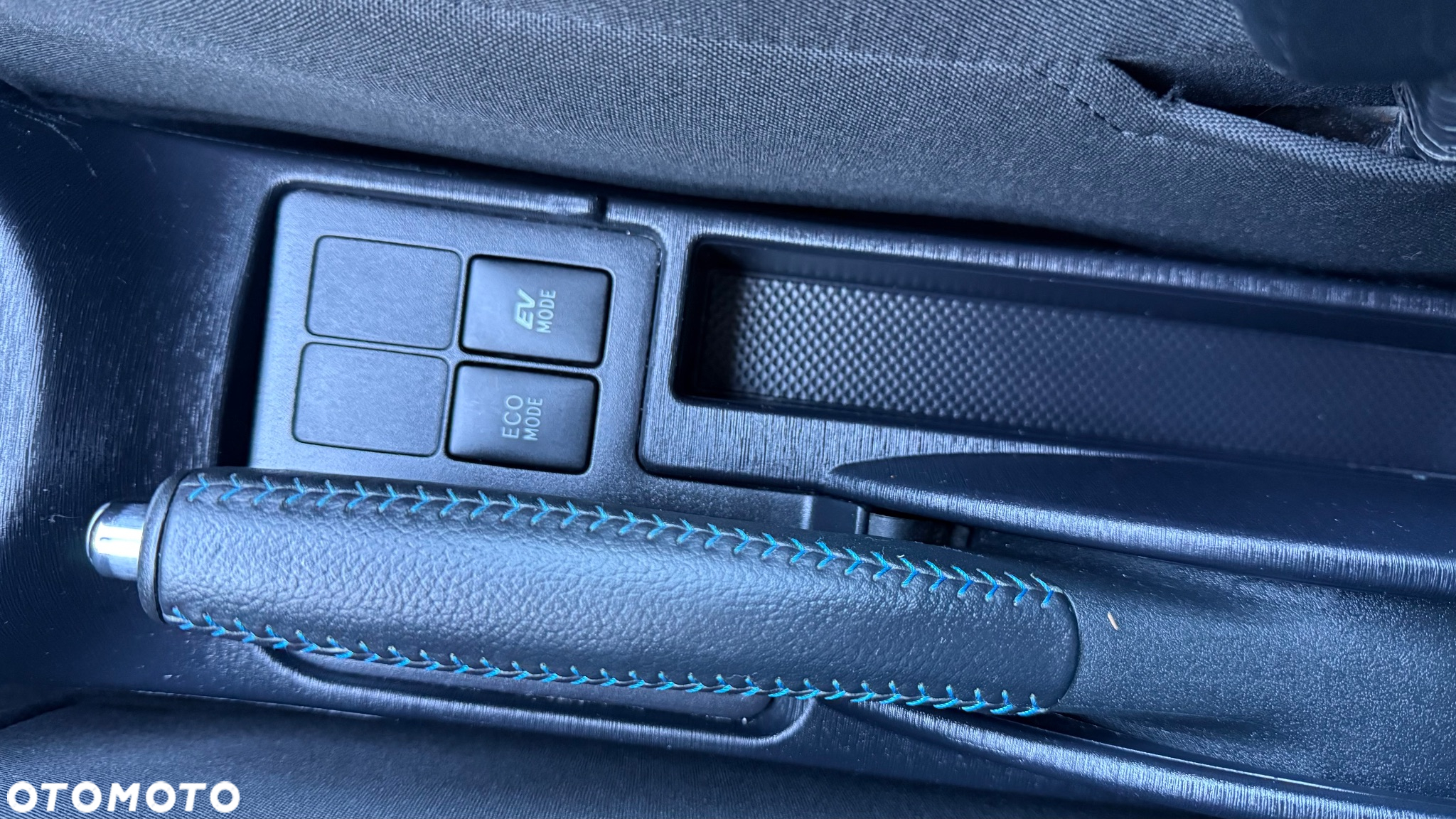 Toyota Yaris Hybrid 100 Active - 34