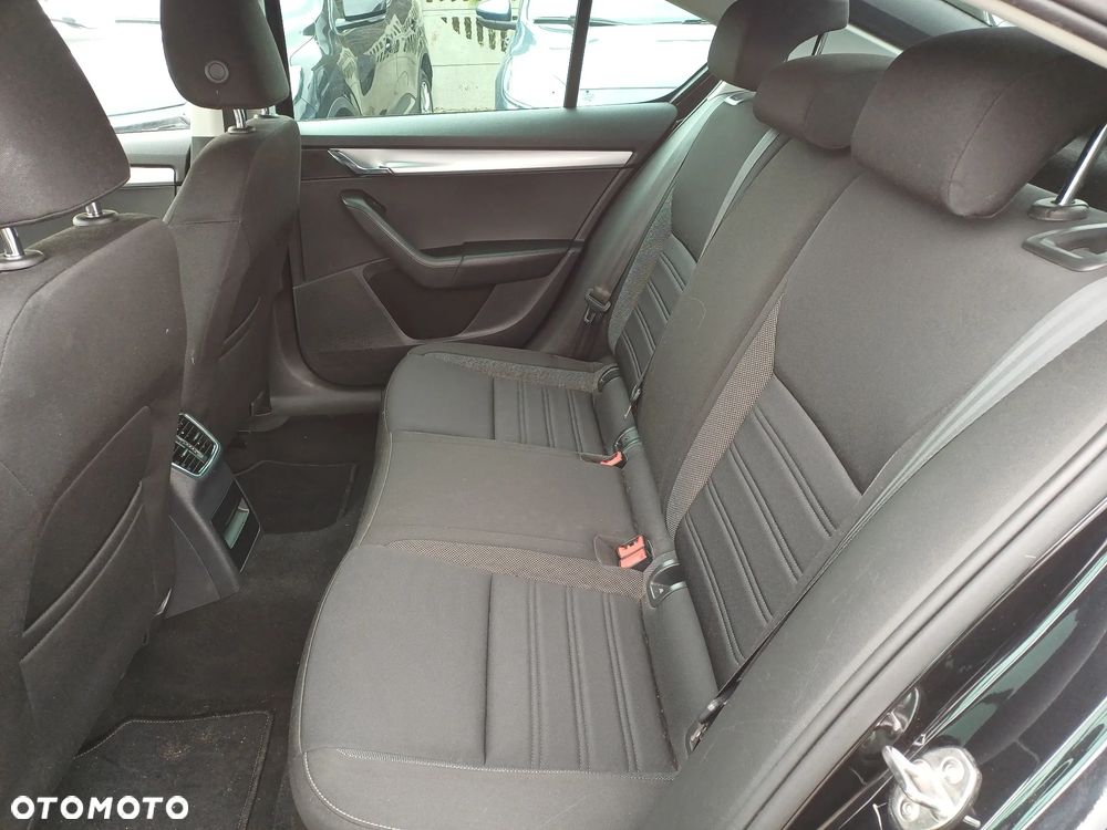 Skoda Octavia 1.6 TDI DSG Clever - 17