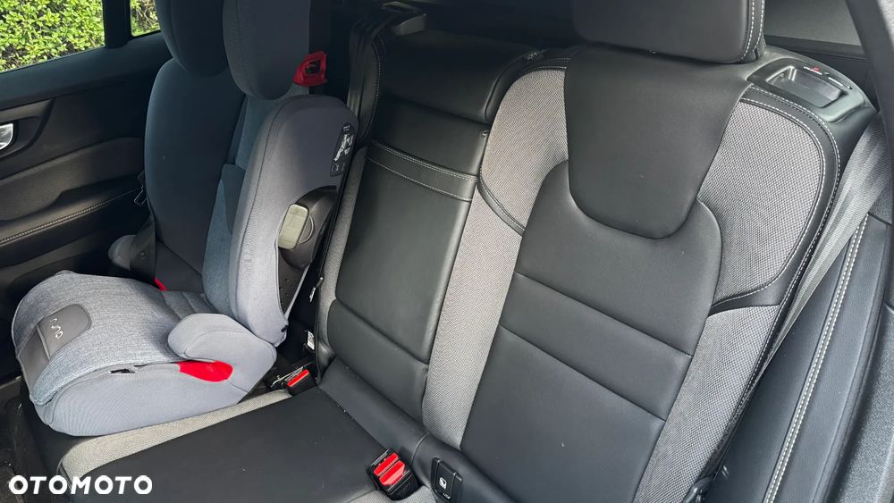 Volvo V60 B4 D R-Design - 26