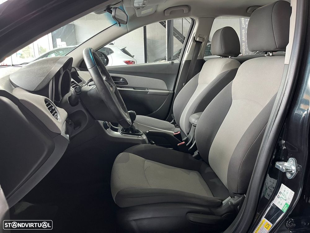 Chevrolet Cruze SW - 10